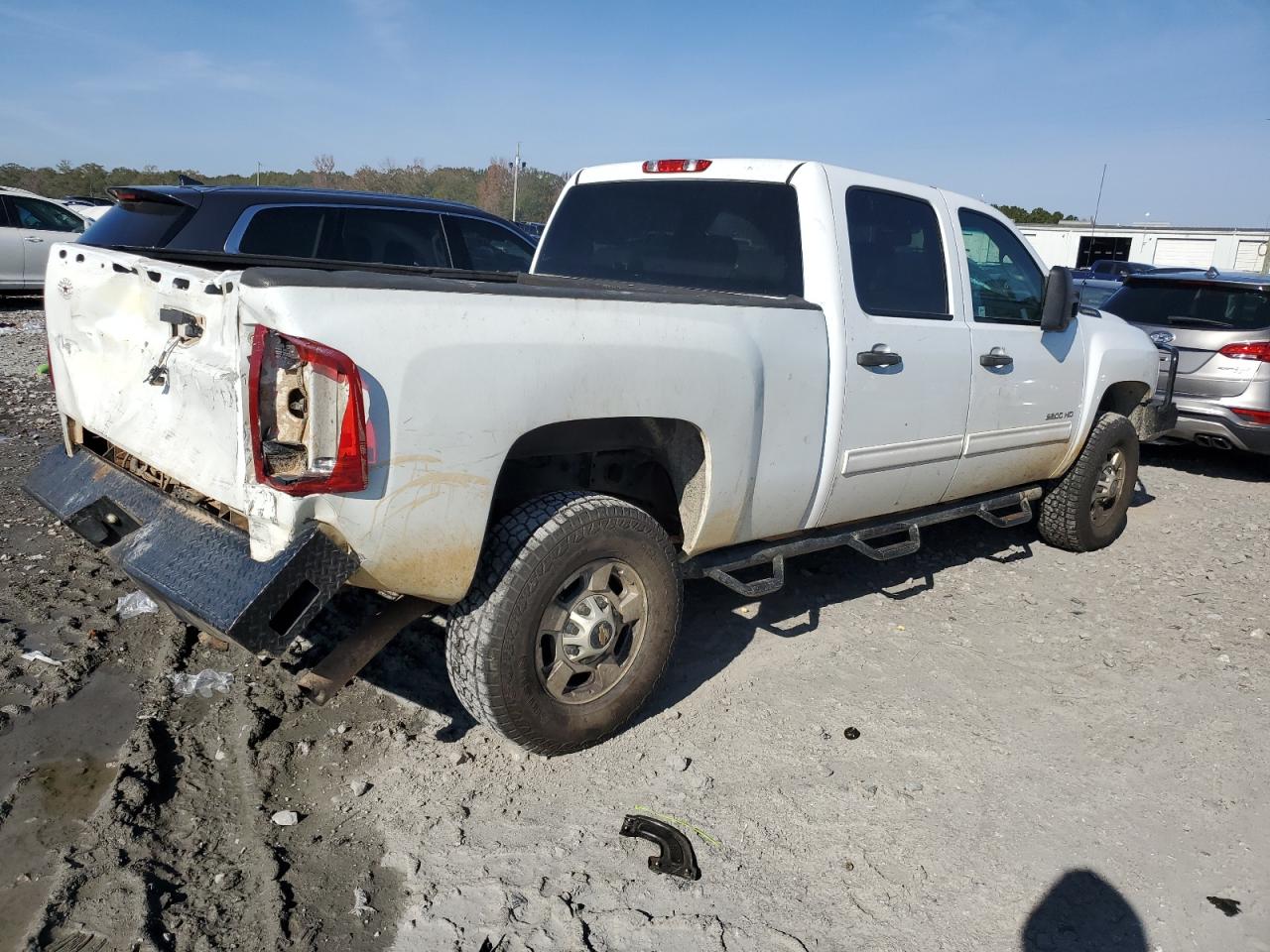 2011 Chevrolet Silverado - Image 3