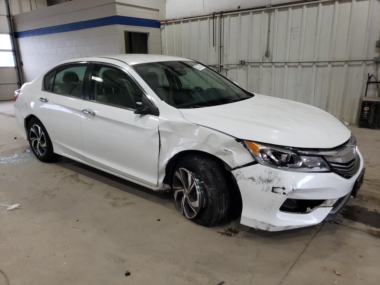 VIN 1HGCR2F38HA165012 2017 HONDA ACCORD no.4