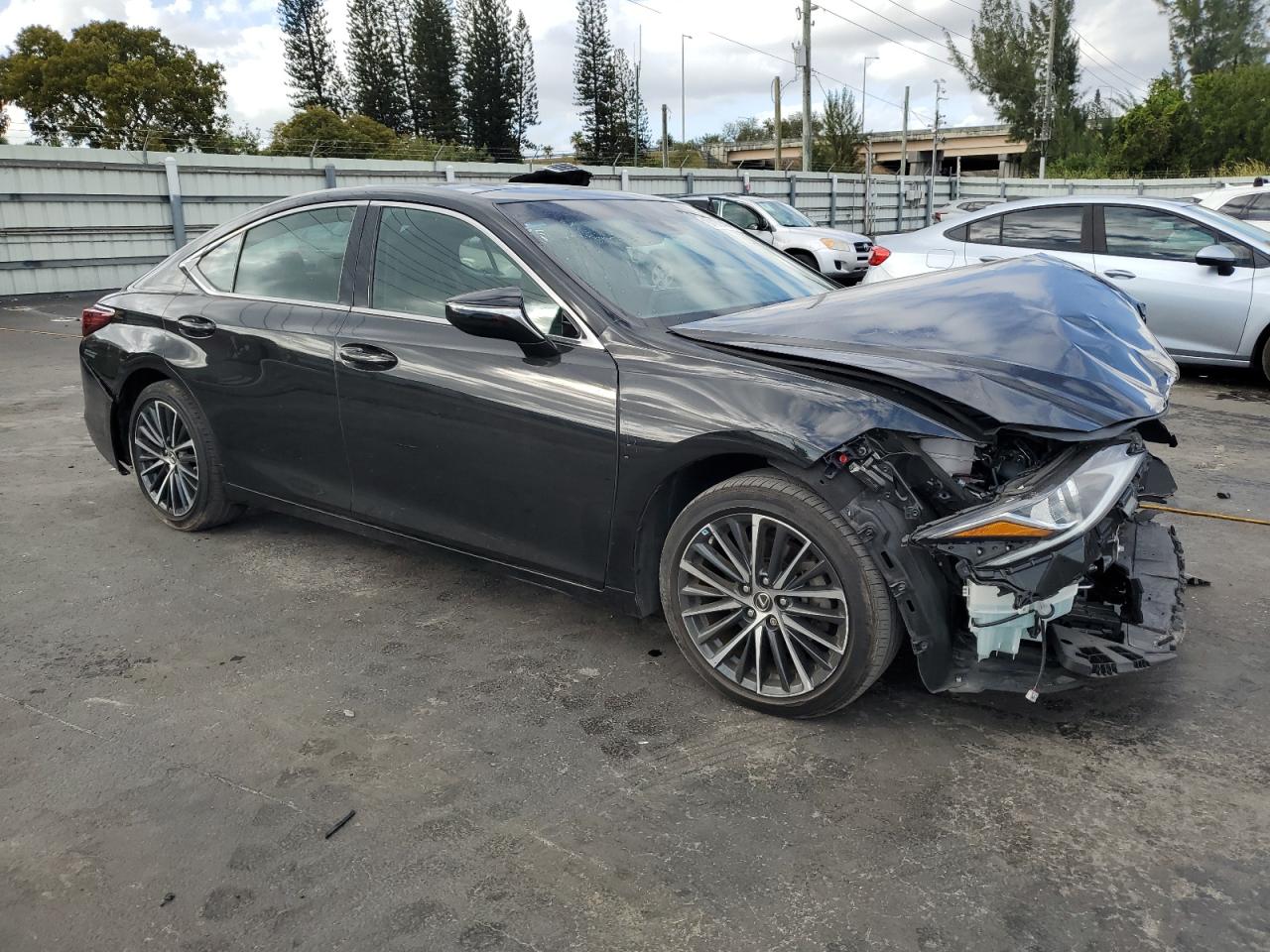 2022 Lexus ES - Image 4