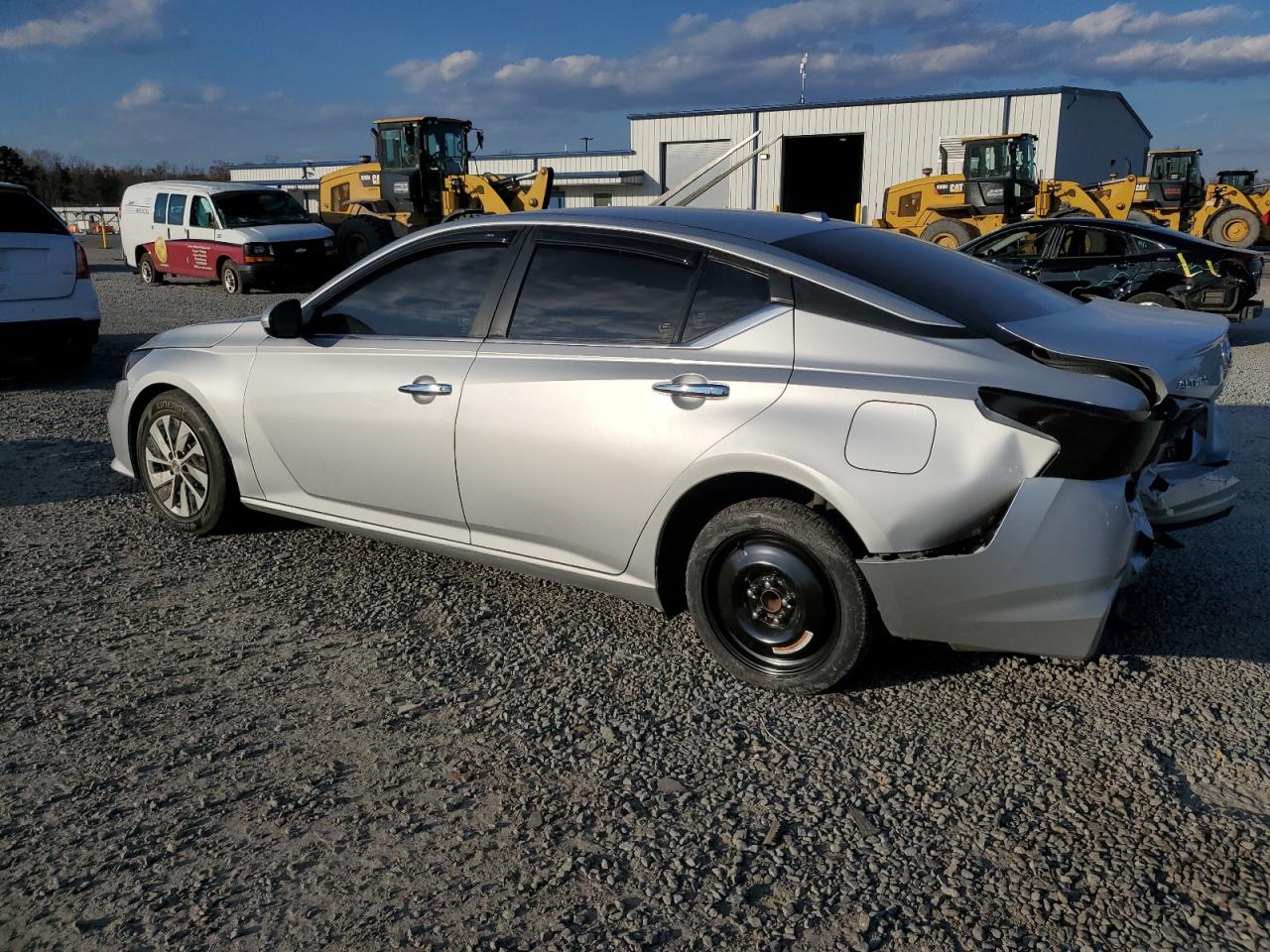 2020 Nissan Altima - Image 2
