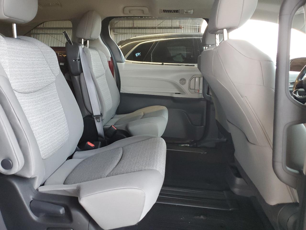 2022 Toyota Sienna - Image 11