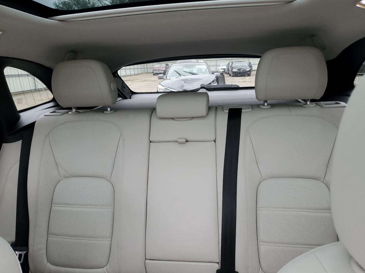 2017 Jaguar F-Pace - Image 10