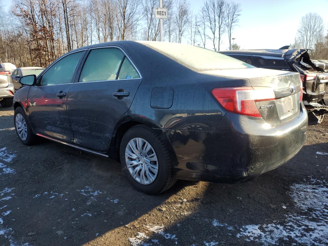 VIN 4T1BF1FK4EU338826 2014 TOYOTA CAMRY no.2