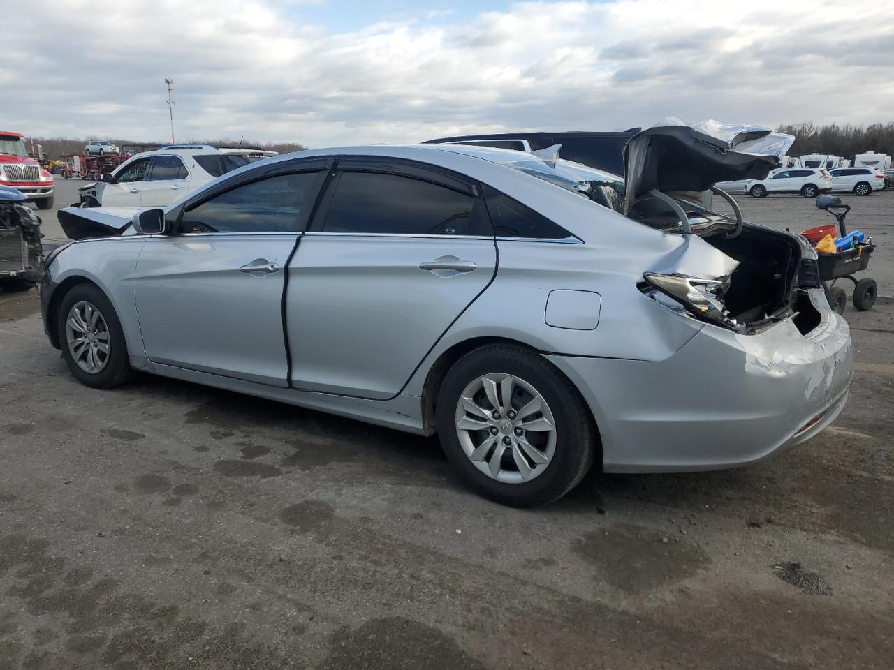 2011 Hyundai Sonata - Image 2