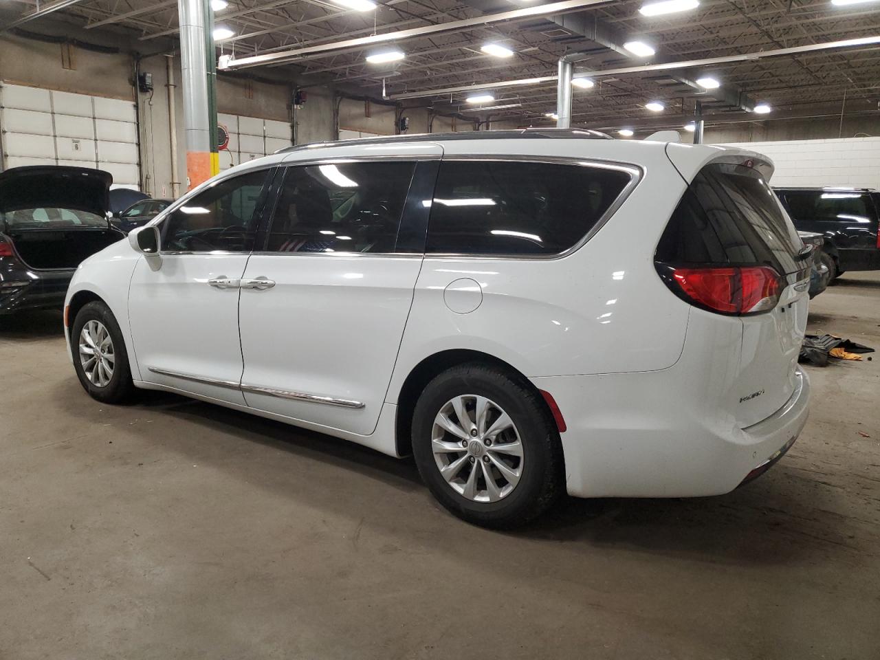 2018 Chrysler Pacifica - Image 2