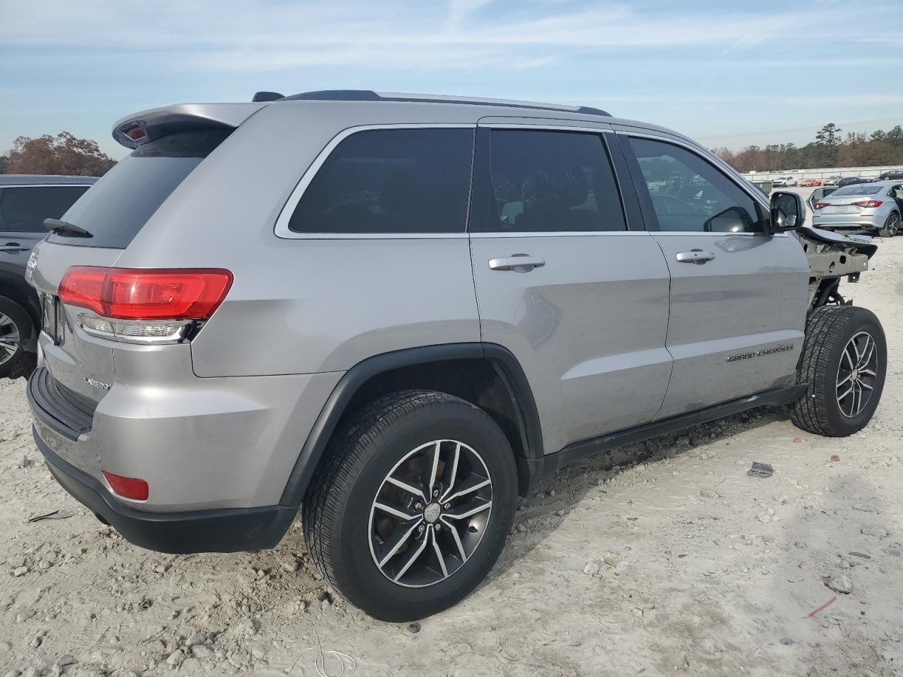 2017 Jeep Grand Cherokee - Image 3