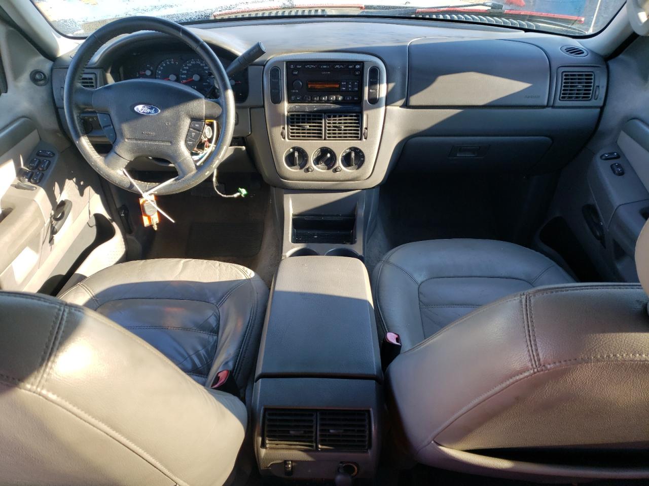 2004 Ford Explorer - Image 8