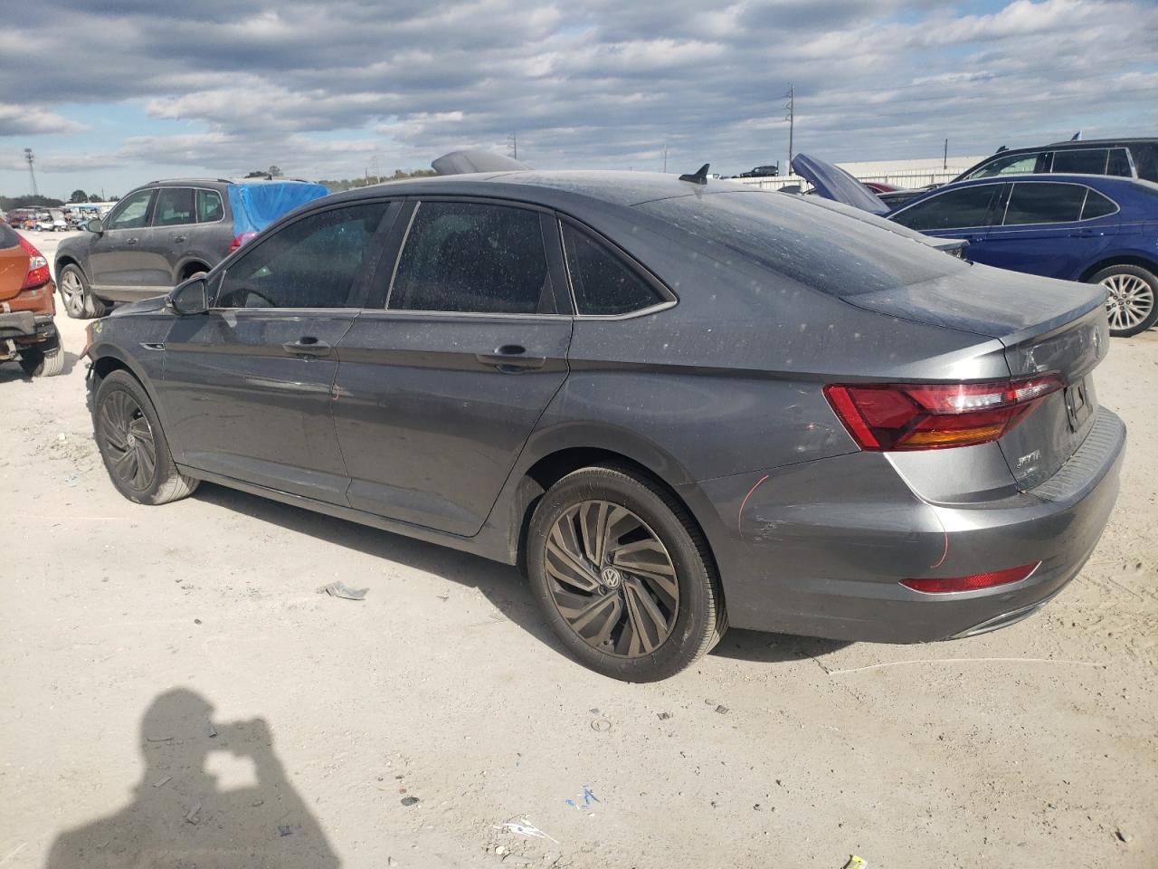 2019 Volkswagen Jetta - Image 2