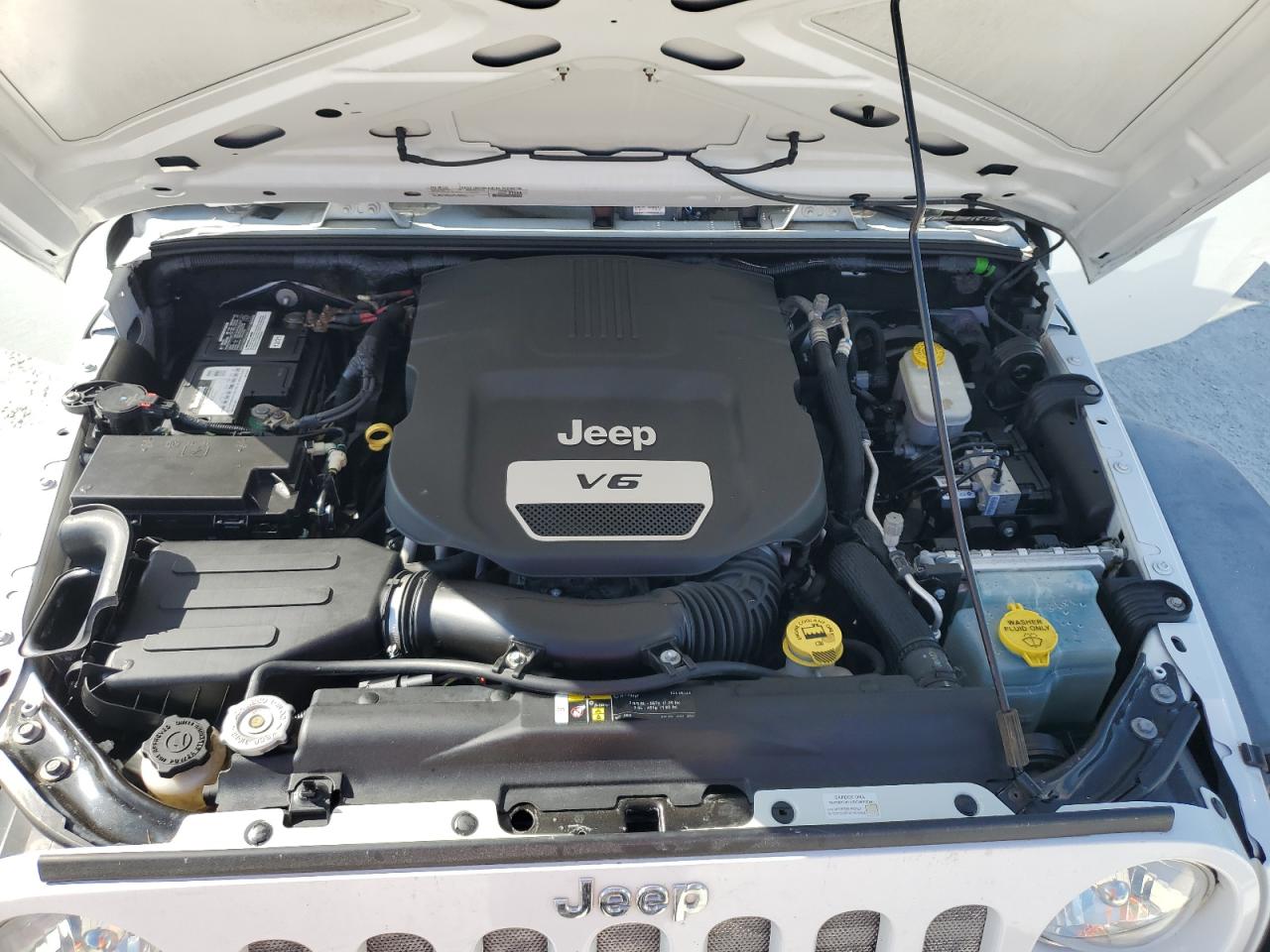 2018 Jeep Wrangler - Image 11