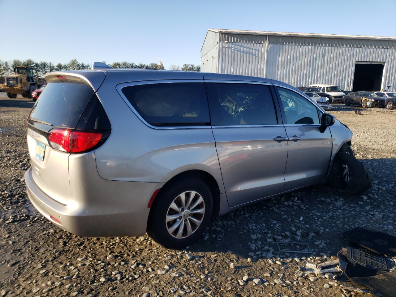 VIN 2C4RC1DG2HR634388 2017 CHRYSLER PACIFICA no.3