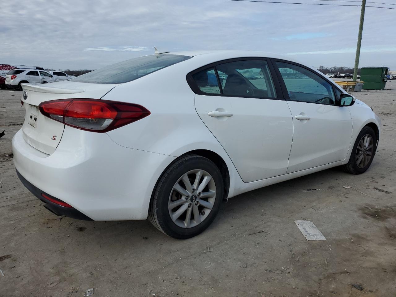 VIN 3KPFL4A78HE023808 2017 KIA FORTE no.3