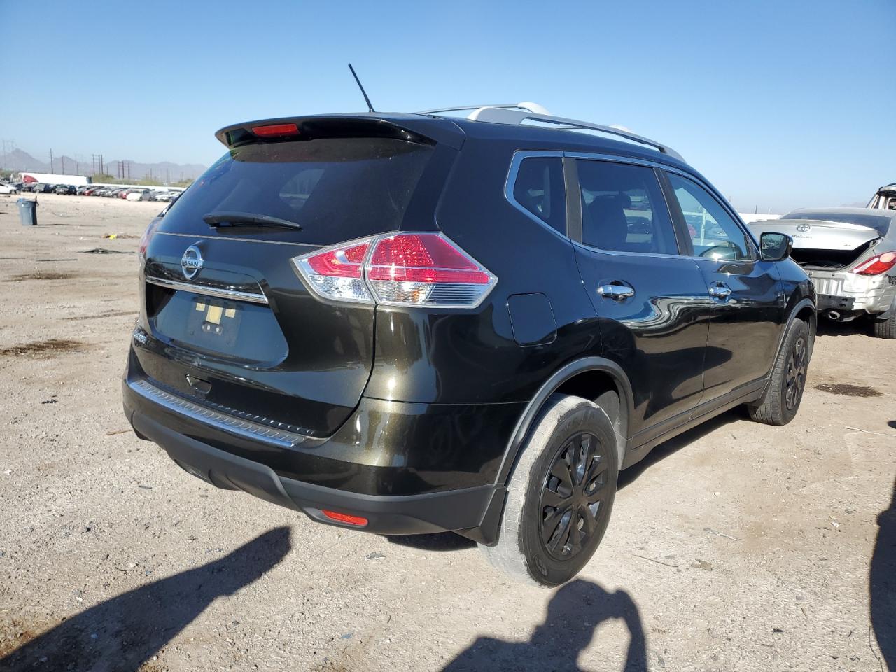 2016 Nissan Rogue - Image 3