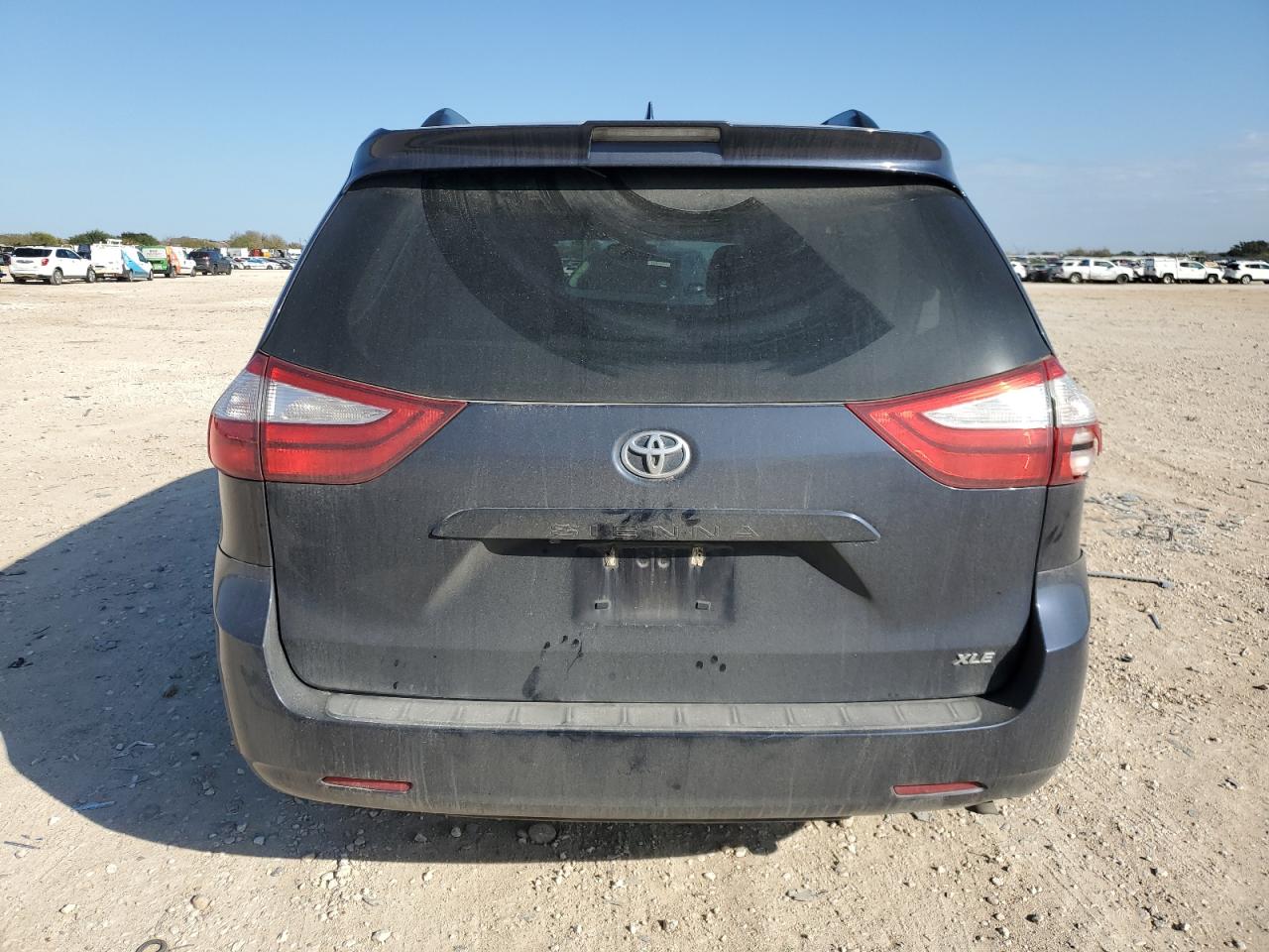 2019 Toyota Sienna - Image 6