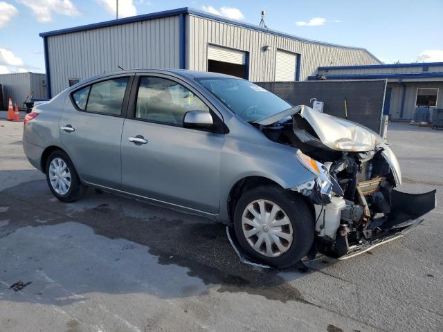  NISSAN VERSA 2013 Srebrny