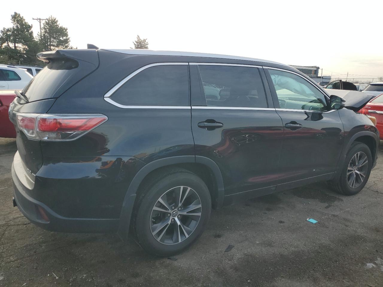 VIN 5TDJKRFH4GS228137 2016 TOYOTA HIGHLANDER no.3