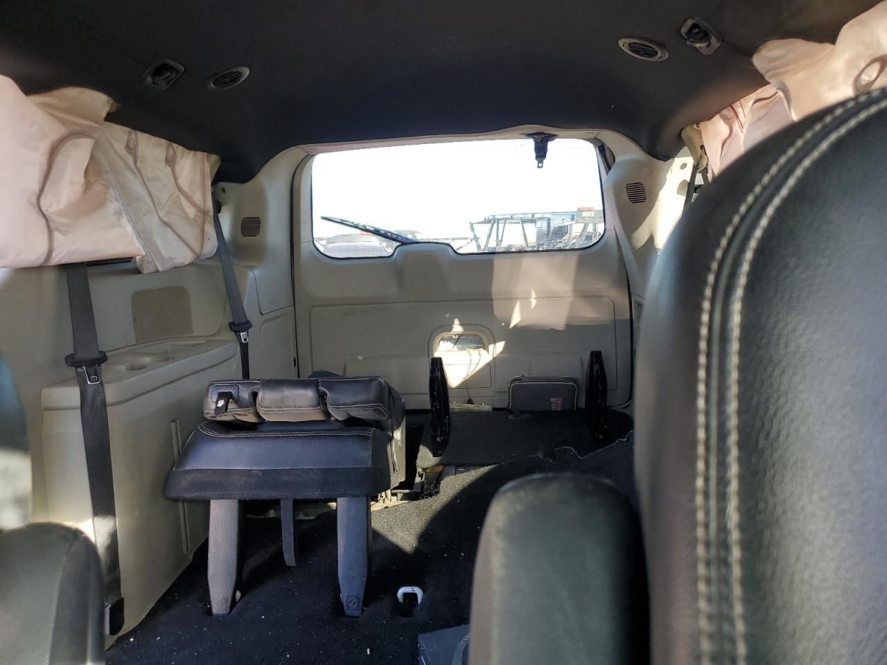 2017 Dodge Caravan - Image 10