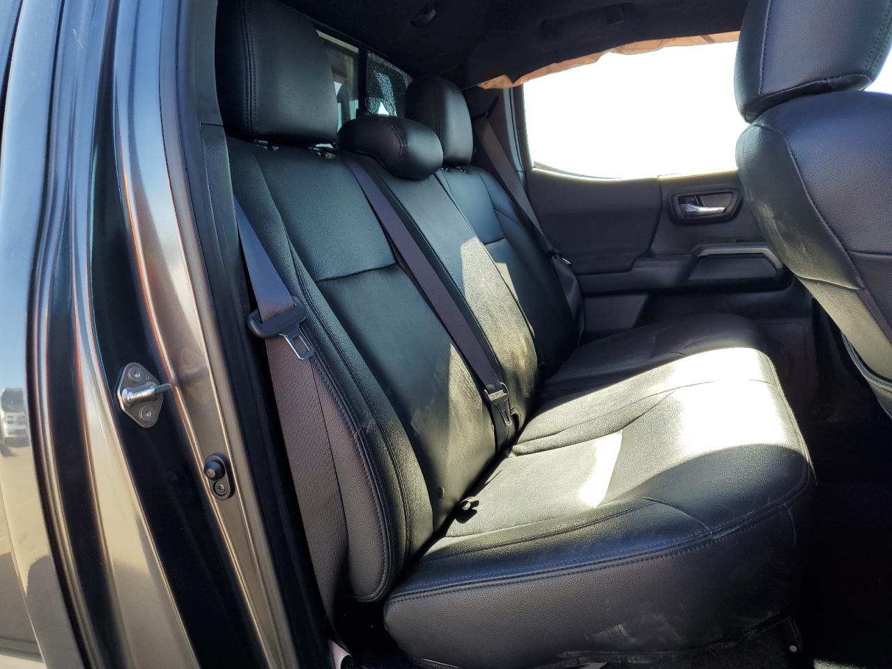 2016 Toyota Tacoma - Image 10