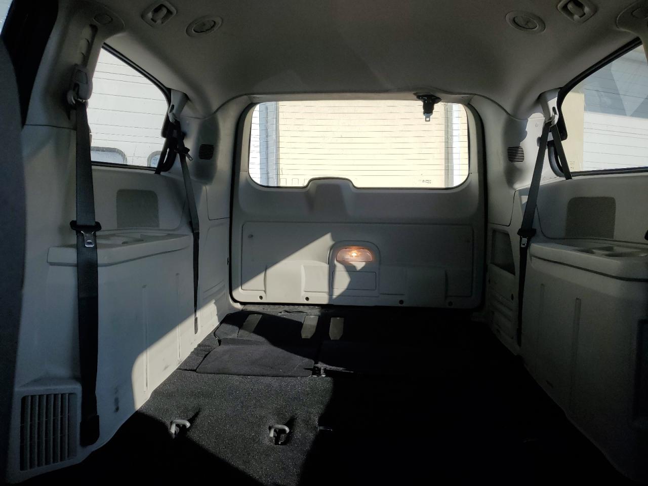 2018 Dodge Caravan - Image 10