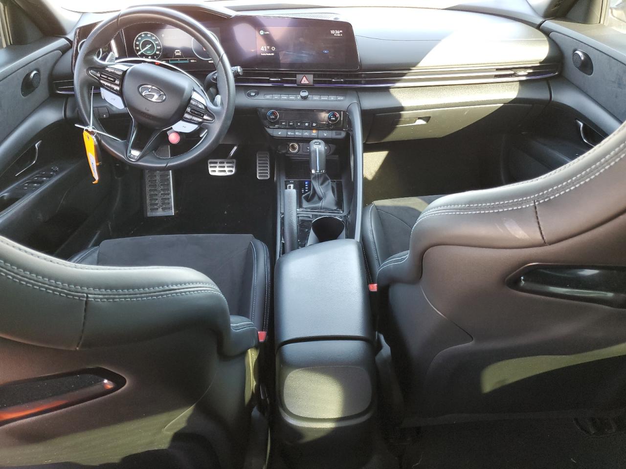 2022 Hyundai Elantra - Image 8