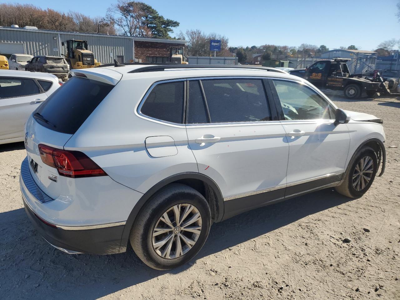 2018 Volkswagen Tiguan - Image 3