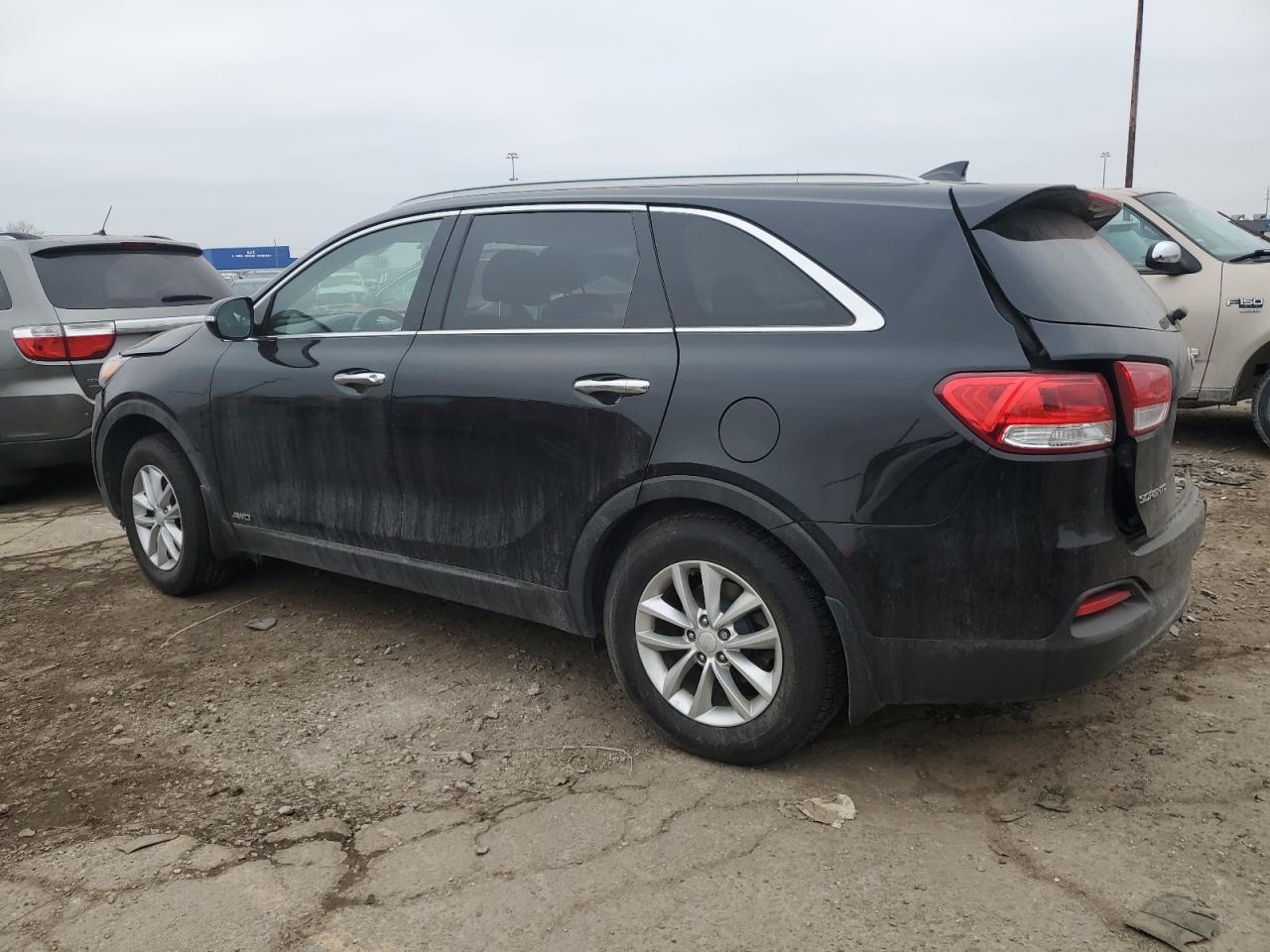 VIN 5XYPGDA35JG425350 2018 KIA SORENTO no.2