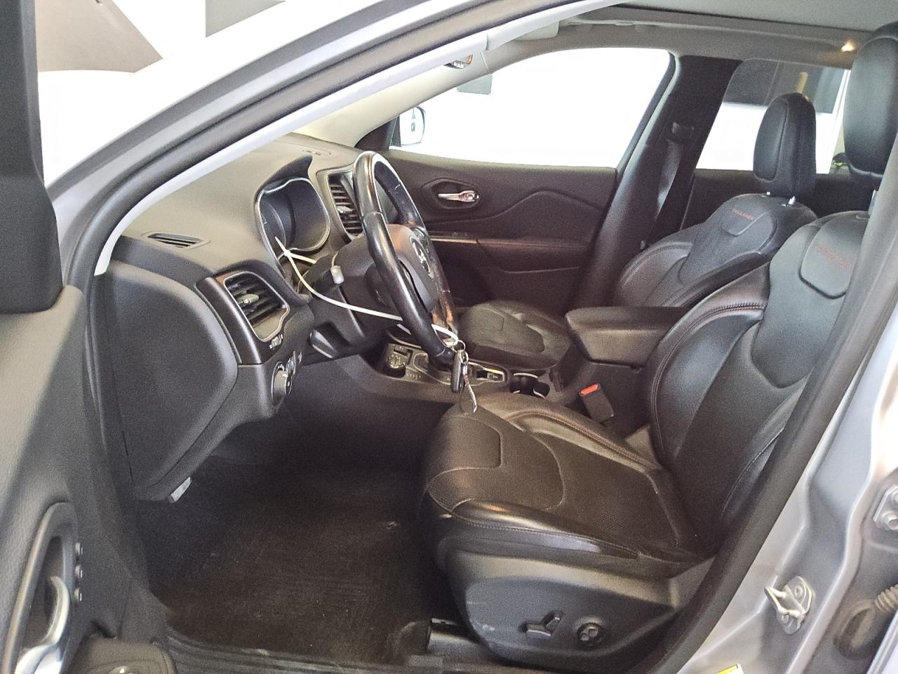 2019 Jeep Cherokee - Image 7
