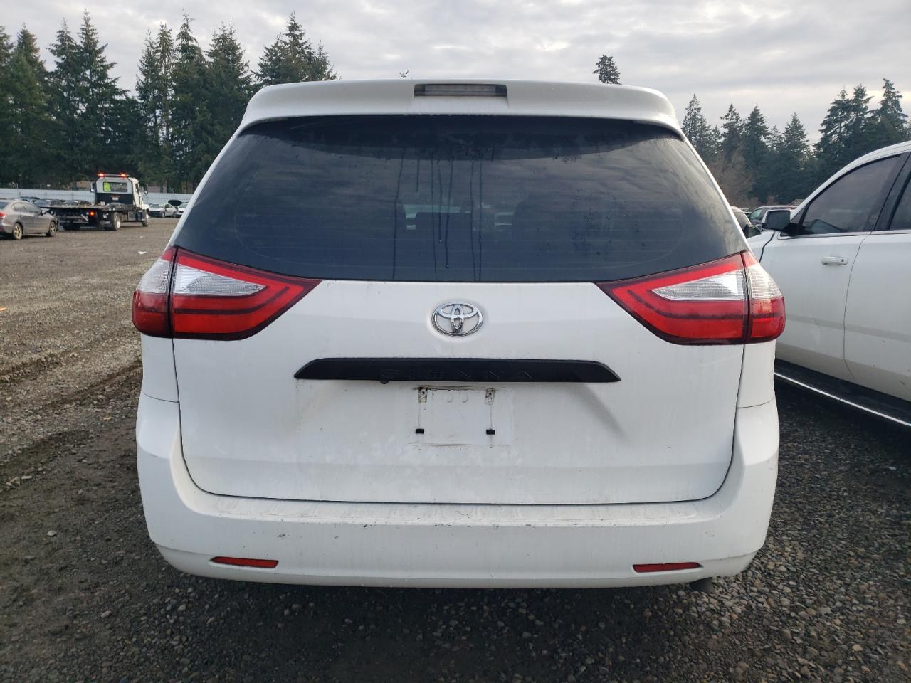 2016 Toyota Sienna - Image 6