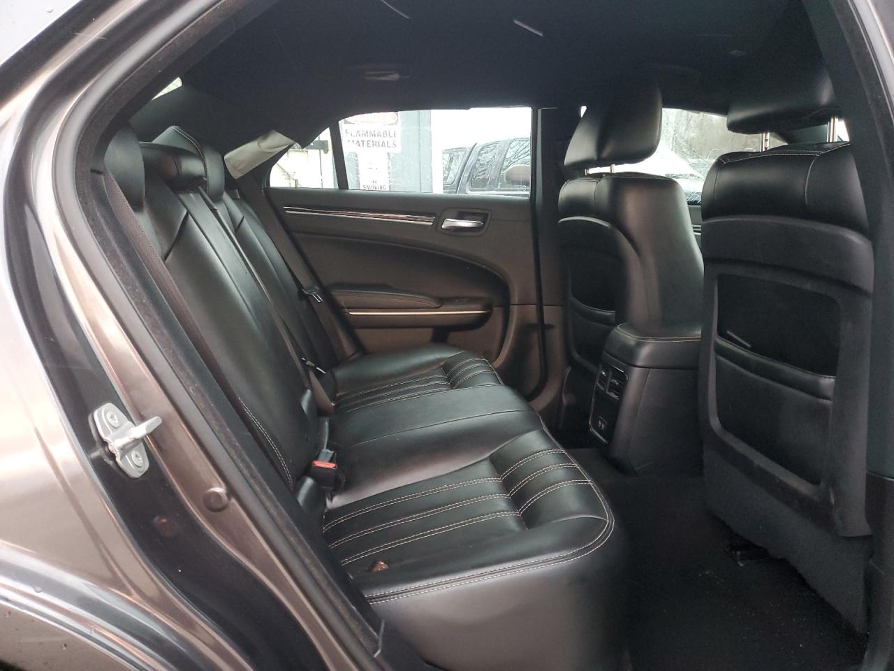 2021 Chrysler 300 - Image 10