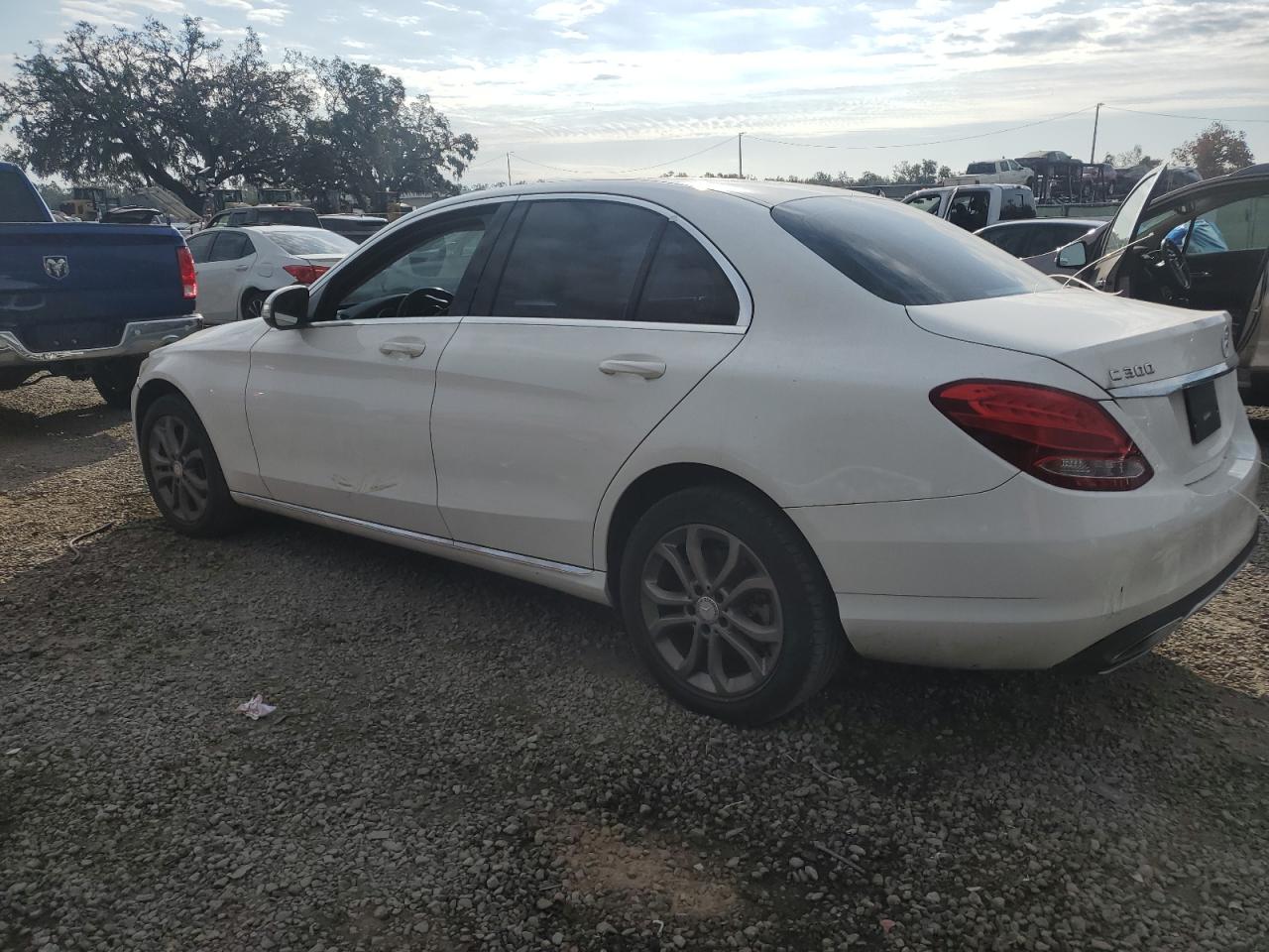 VIN 55SWF4KB3FU036580 2015 MERCEDES-BENZ C-CLASS no.2