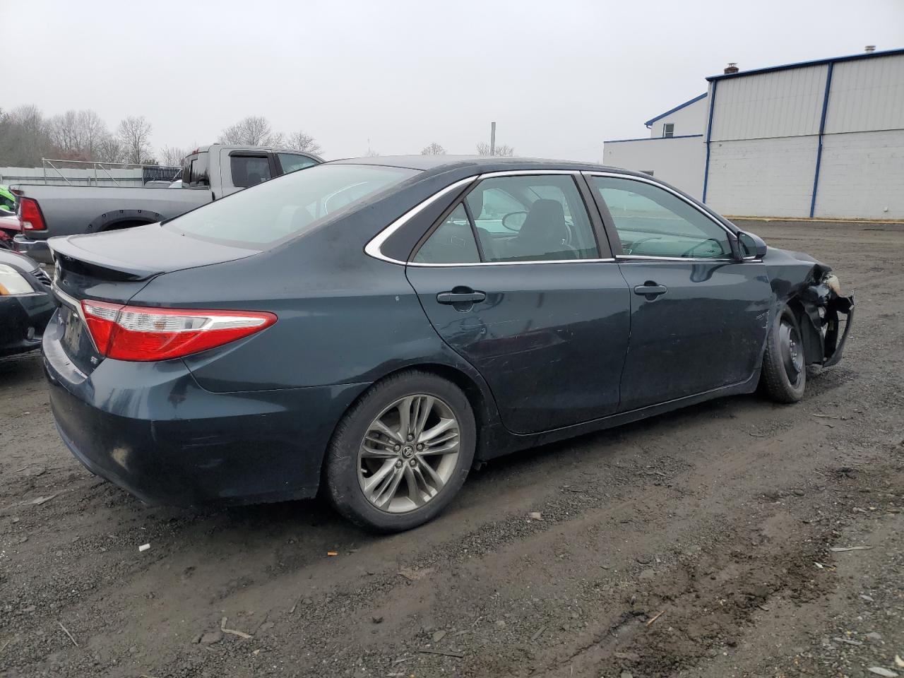 VIN 4T1BF1FK9GU215610 2016 TOYOTA CAMRY no.3