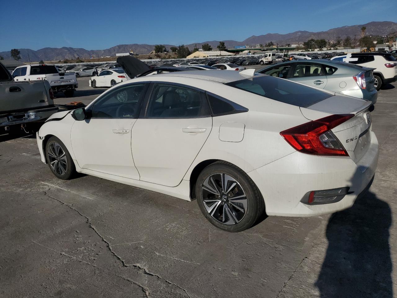 VIN 2HGFC1F33GH656113 2016 HONDA CIVIC no.2