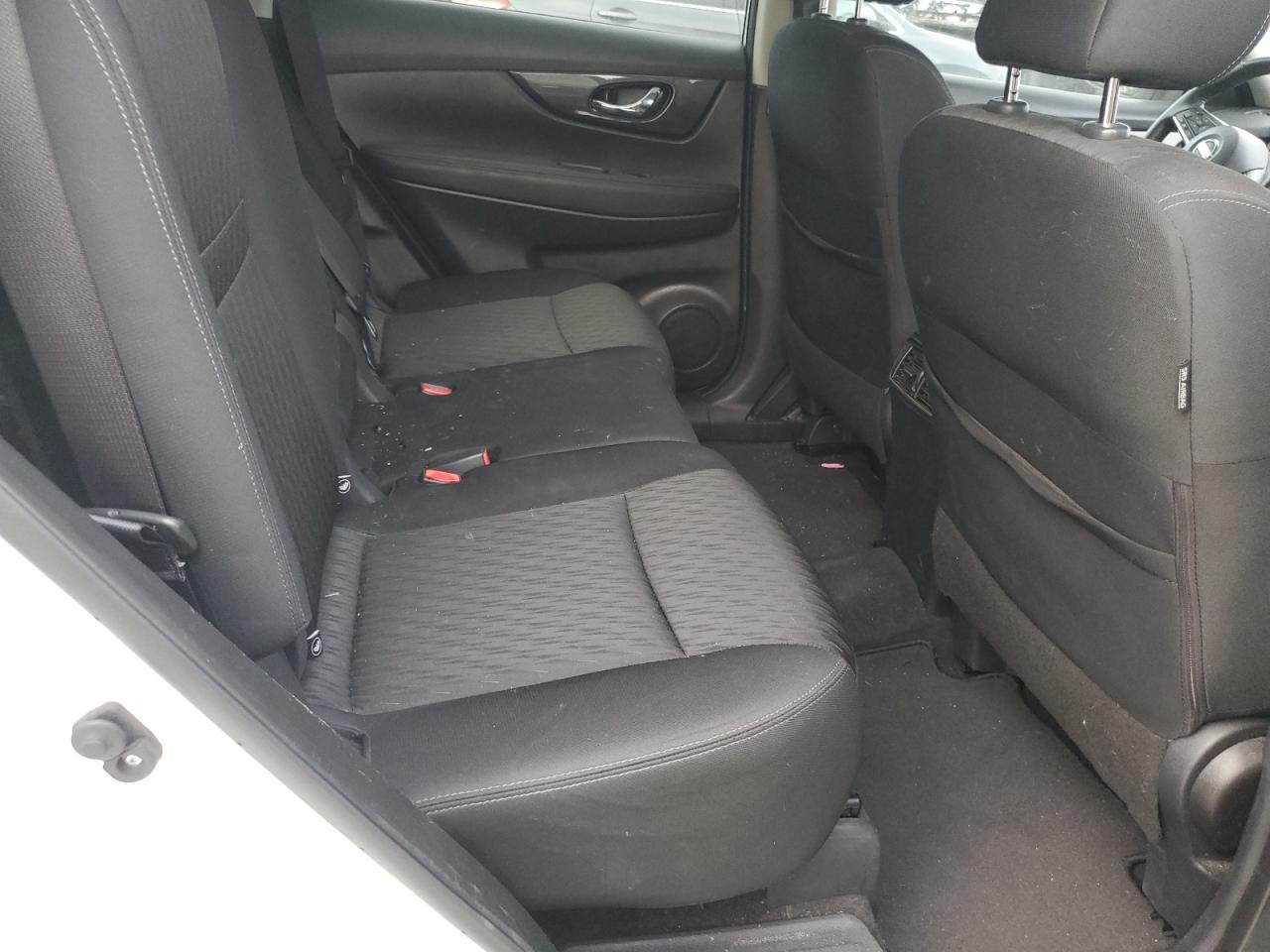 2018 Nissan Rogue - Image 11