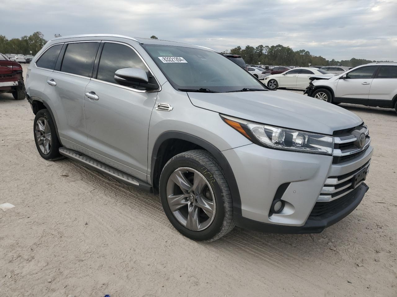 2017 Toyota Highlander - Image 4