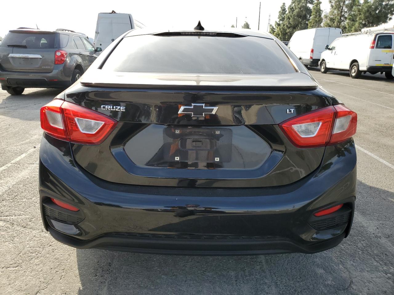 2018 Chevrolet Cruze - Image 6