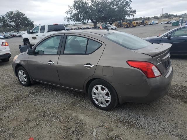 Седани NISSAN VERSA 2013 Сірий