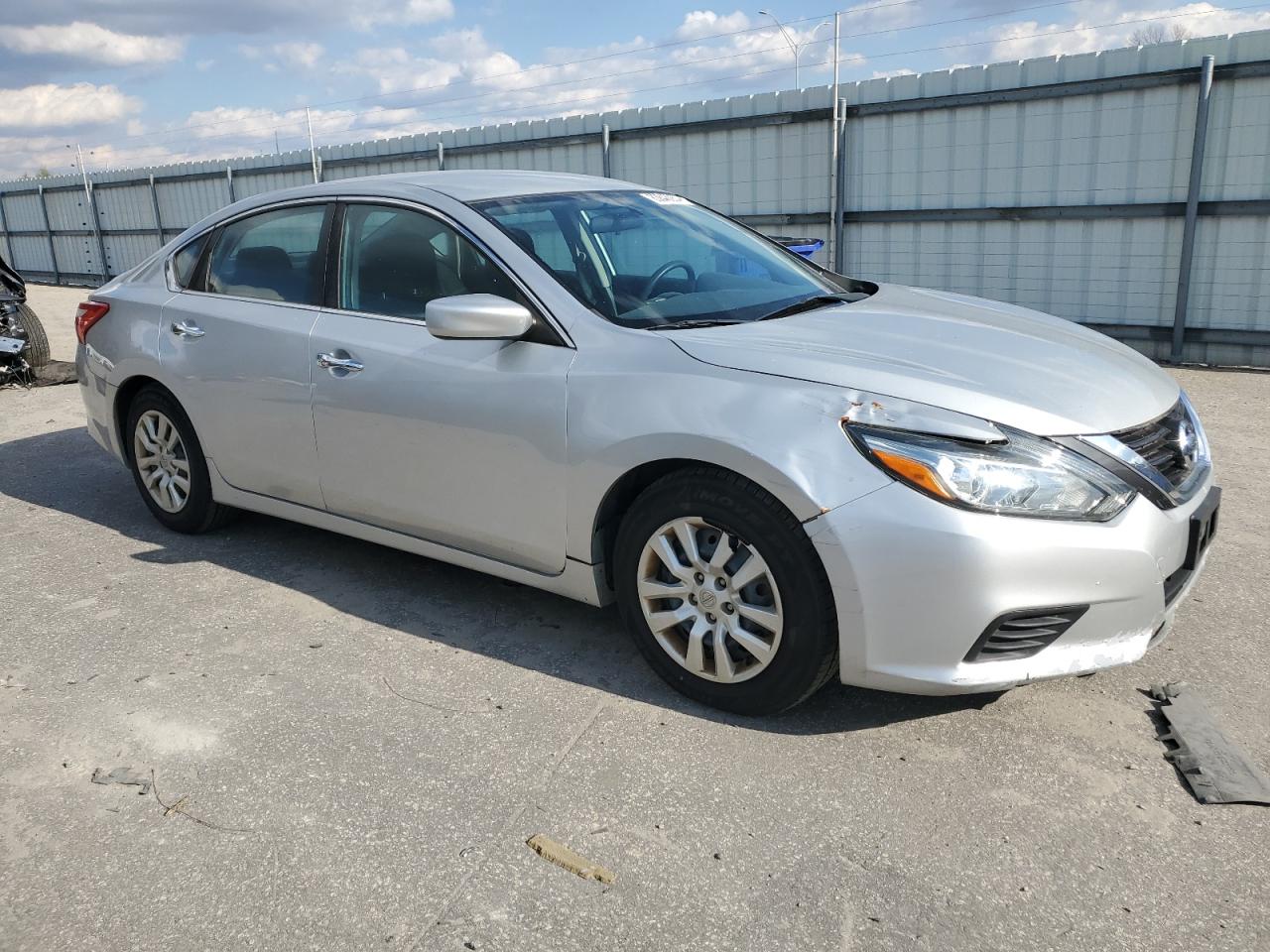 2016 Nissan Altima - Image 4