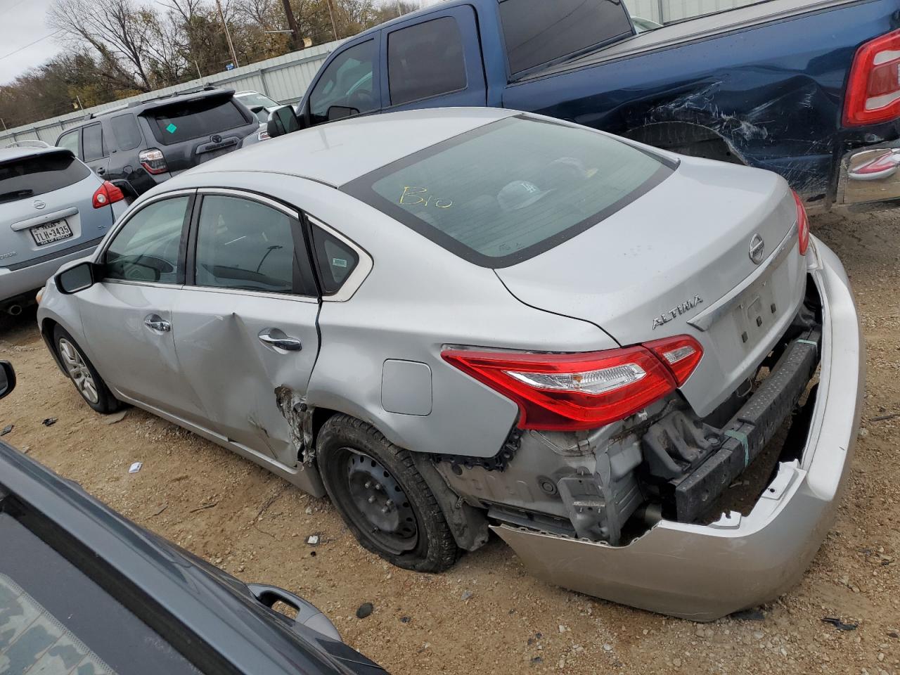 2016 Nissan Altima - Image 2
