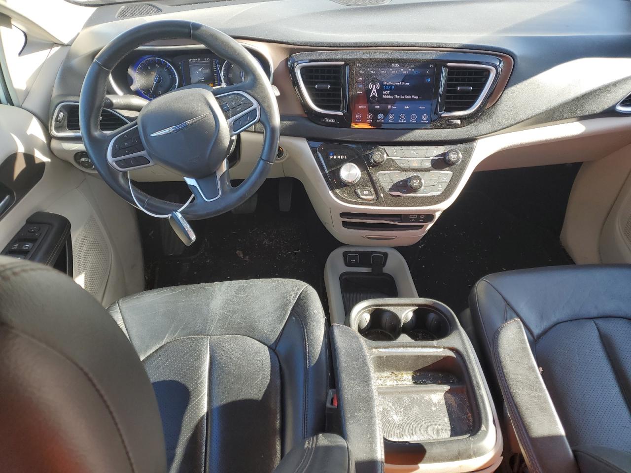 2018 Chrysler Pacifica - Image 8