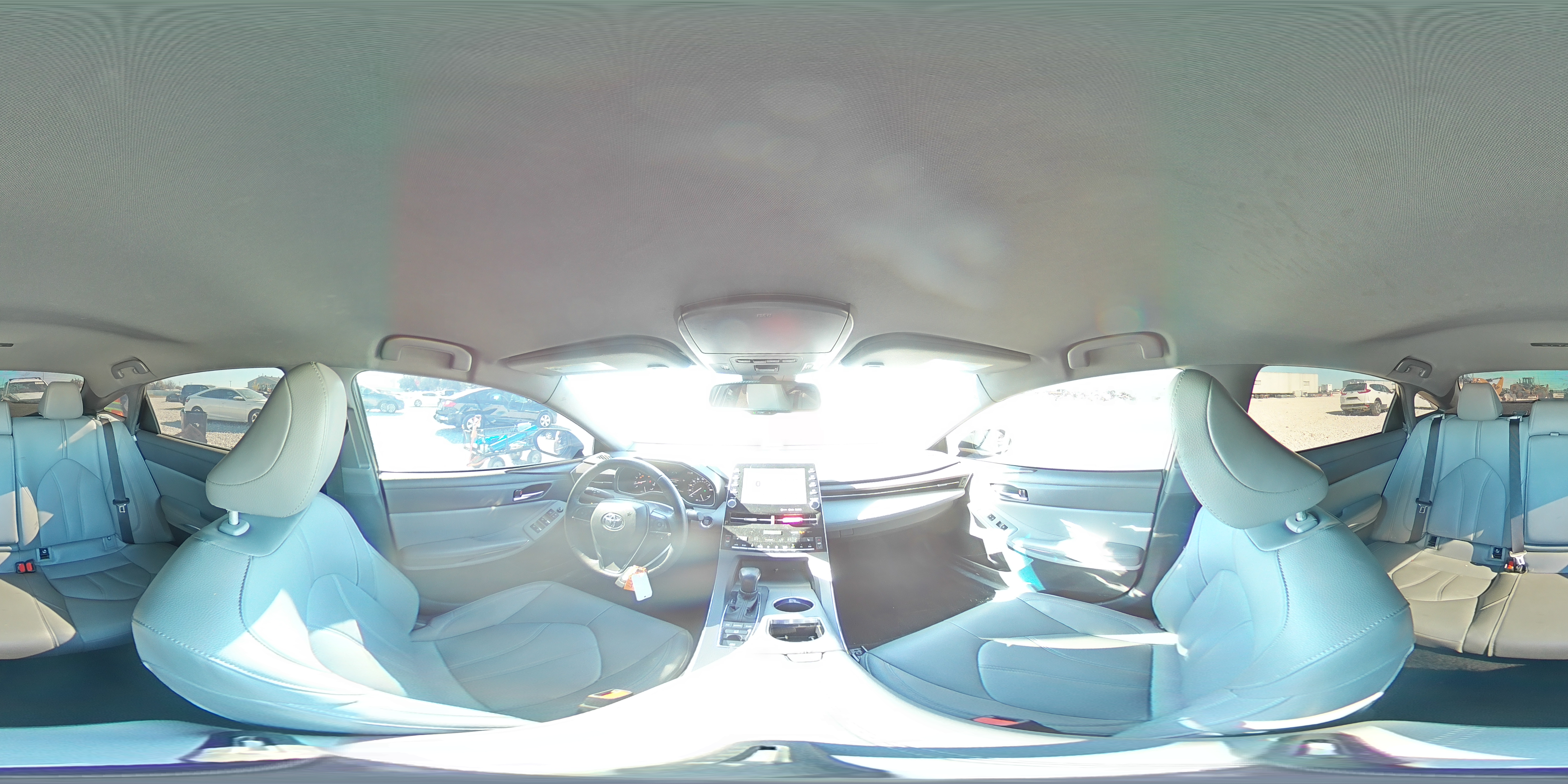 2022 Toyota Avalon - Image 13