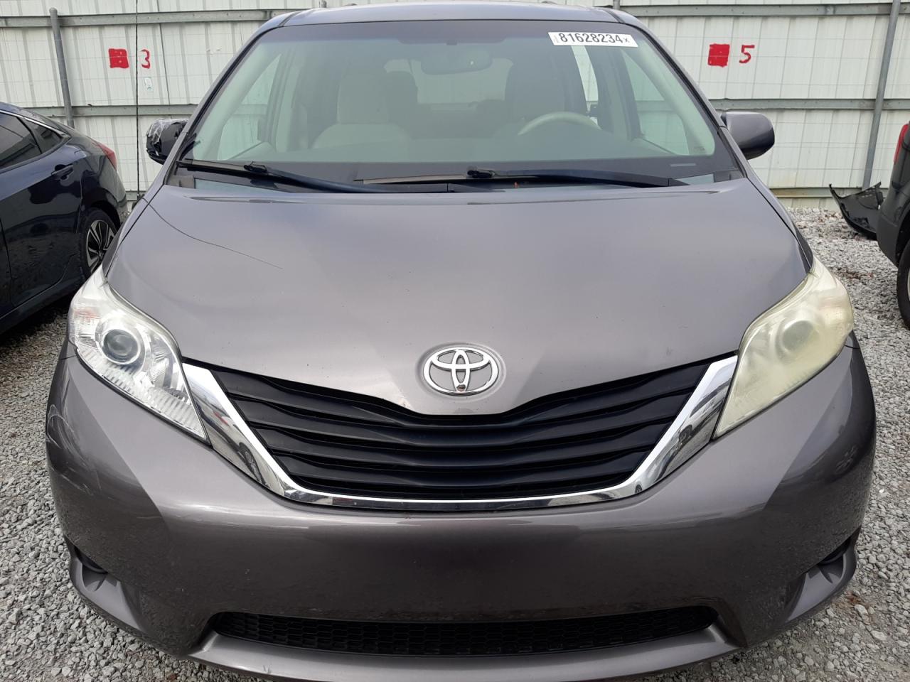 2011 Toyota Sienna - Image 5