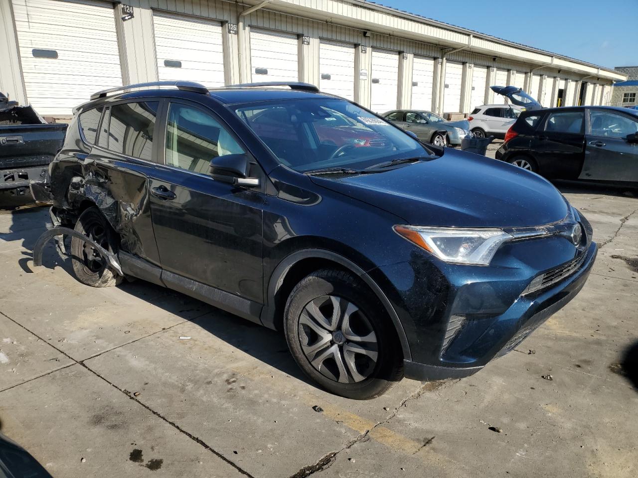 VIN JTMZFREV8JJ741202 2018 TOYOTA RAV4 no.4