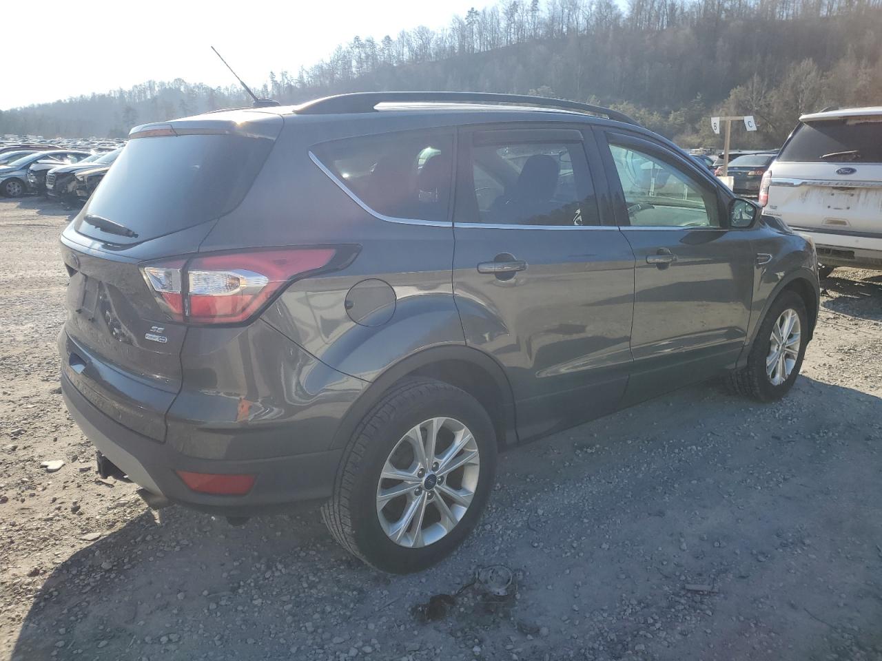 VIN 1FMCU9GD5JUA62319 2018 FORD ESCAPE no.3