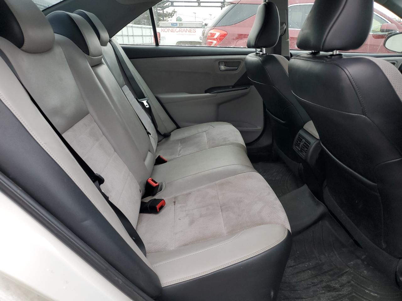 2015 Toyota Camry - Image 10