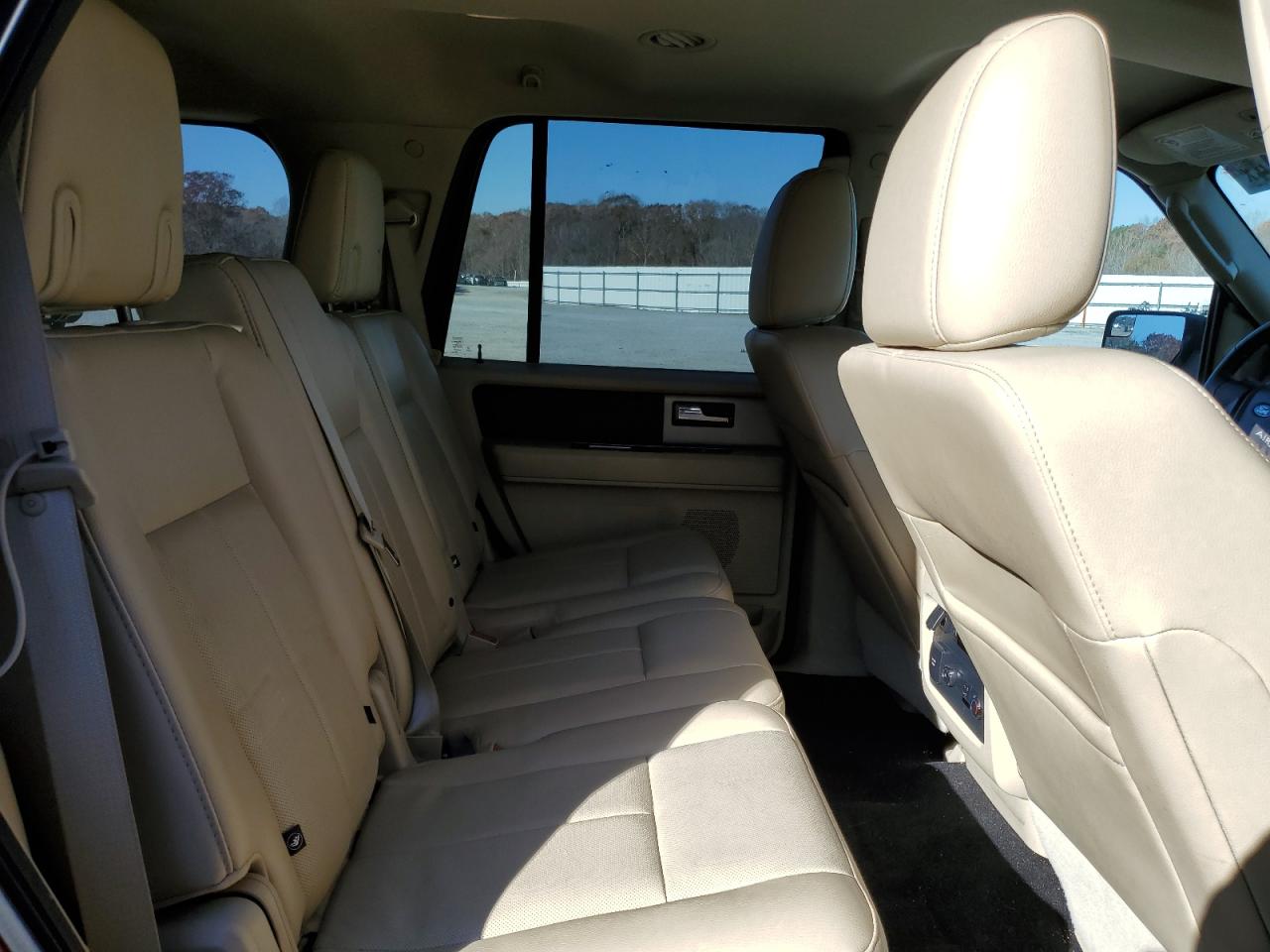 2015 Ford Expedition - Image 11