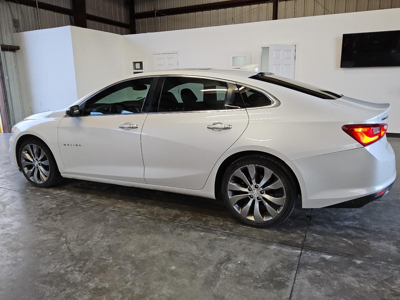 VIN 1G1ZH5SX3GF316676 2016 CHEVROLET MALIBU no.2