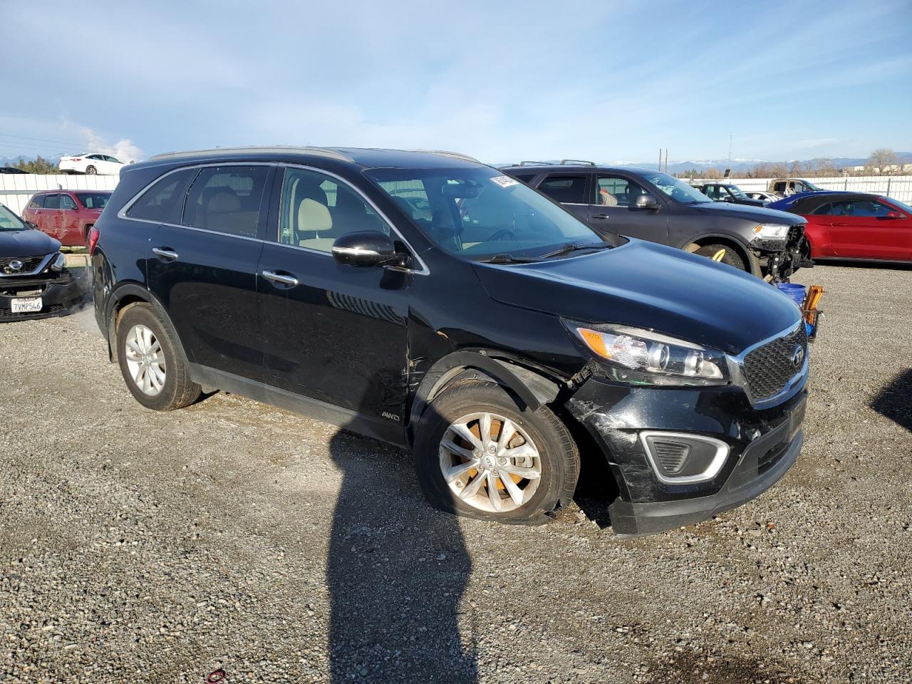 VIN 5XYPGDA31HG327782 2017 KIA SORENTO no.4