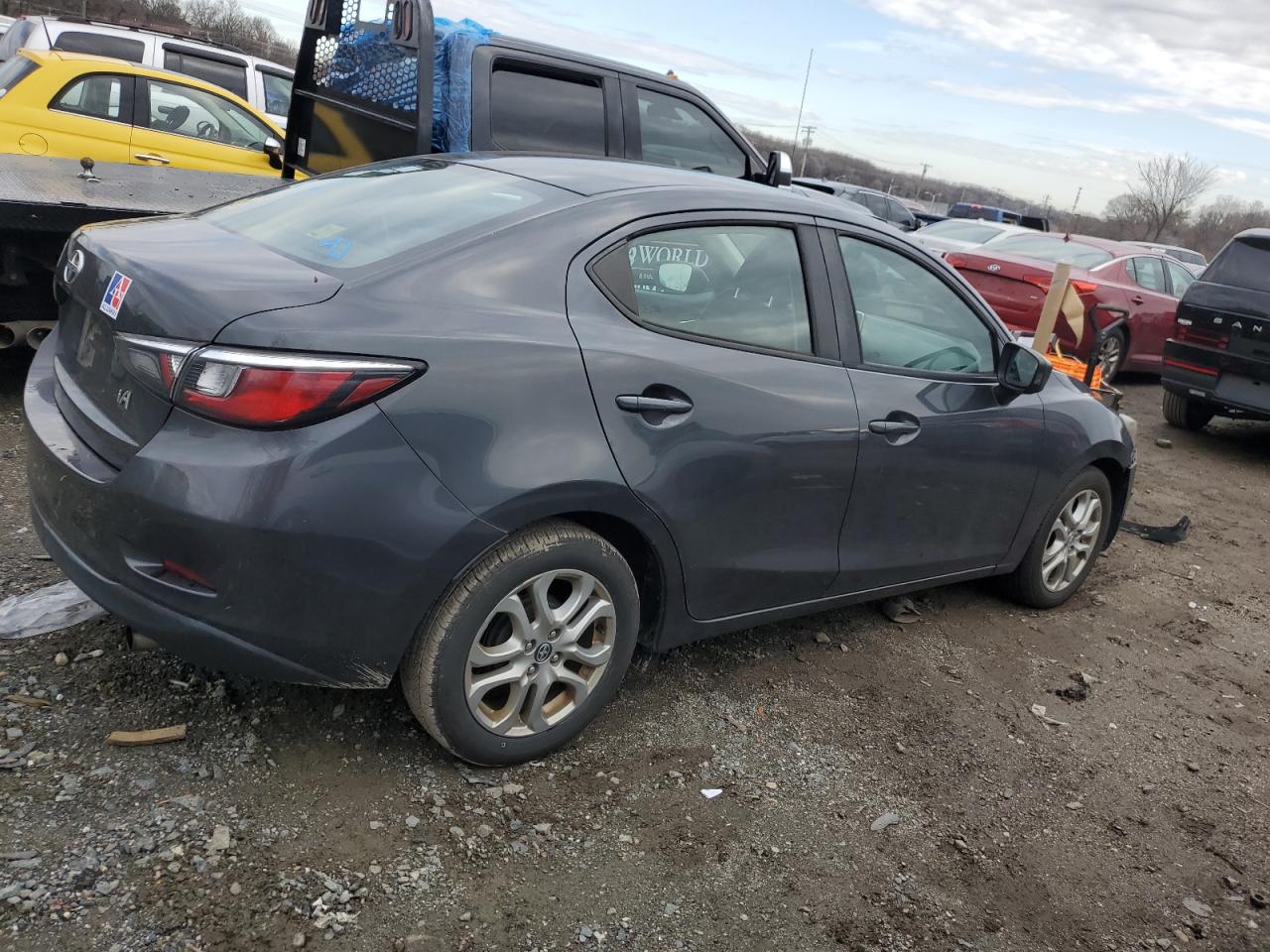 VIN 3MYDLBZV3GY110626 2016 TOYOTA SCION no.3