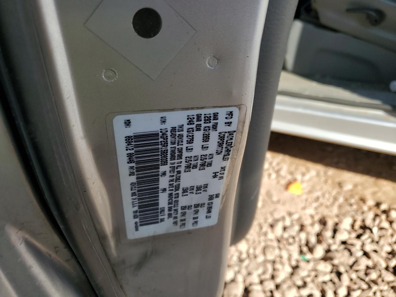 2005 Dodge Caravan - Image 12