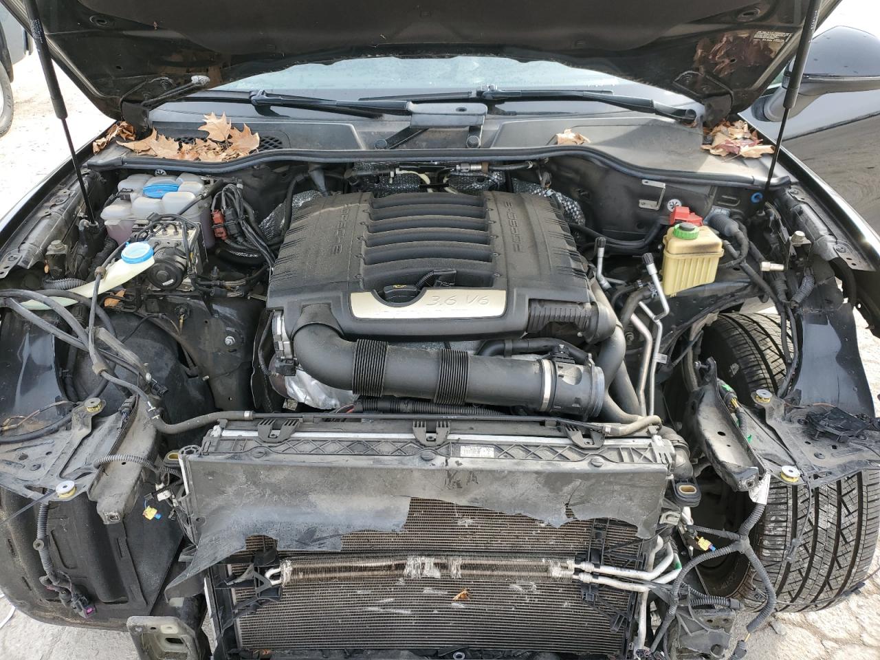 2017 Porsche Cayenne - Image 12