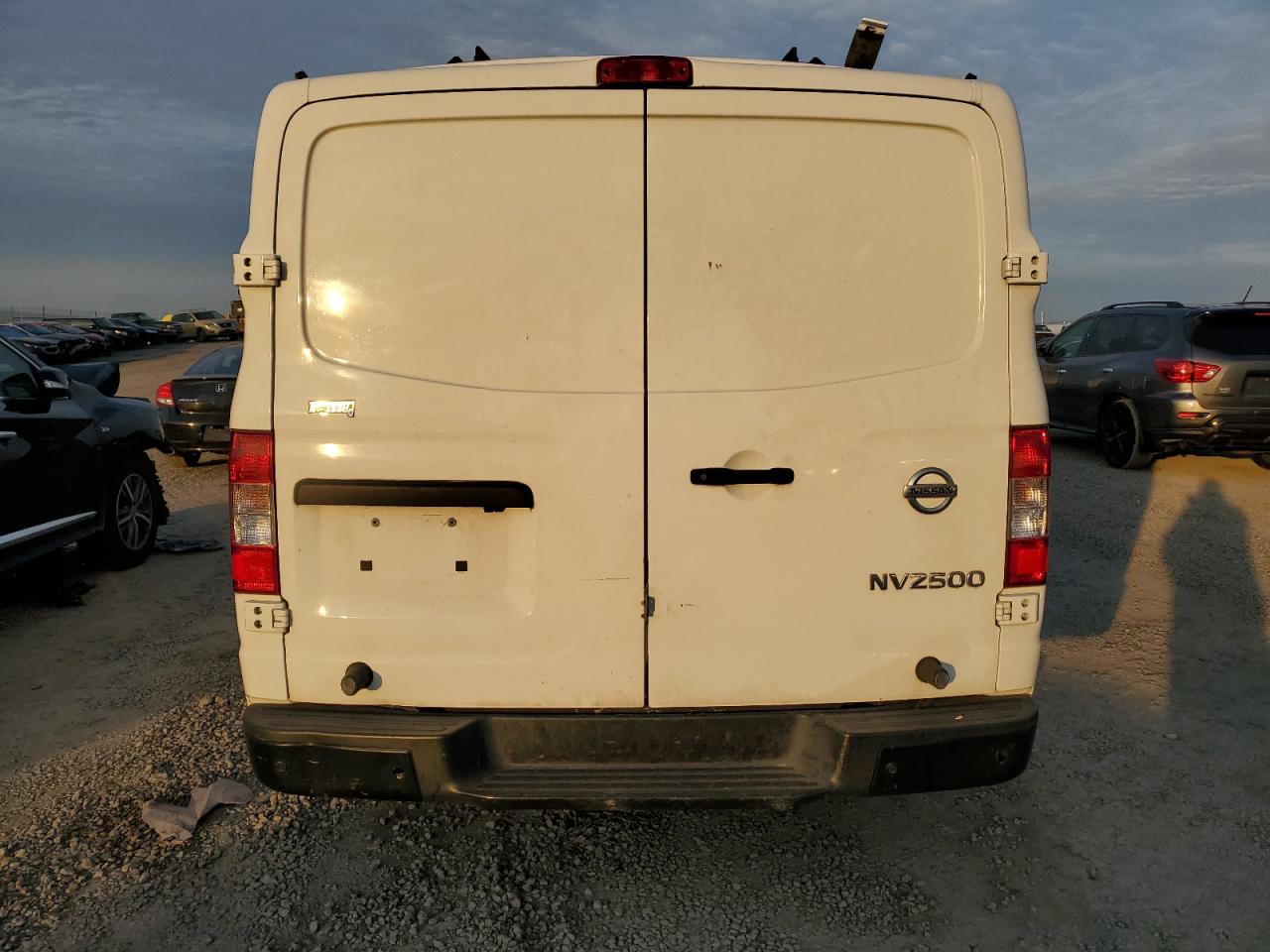 VIN 1N6BF0KY8JN817700 2018 NISSAN NV no.6